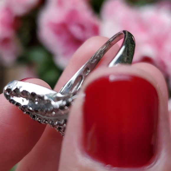 10K White Gold w/1 CT Black and White Diamond Ring - Picture 3 of 5